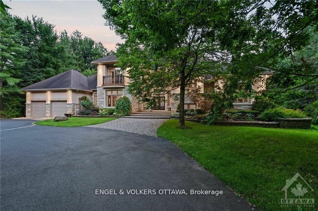 Property Photo:  5800 Queenscourt Cres  ON K4M 1K3 