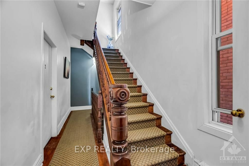 Property Photo:  558 Gilmour St  ON K1R 5L6 