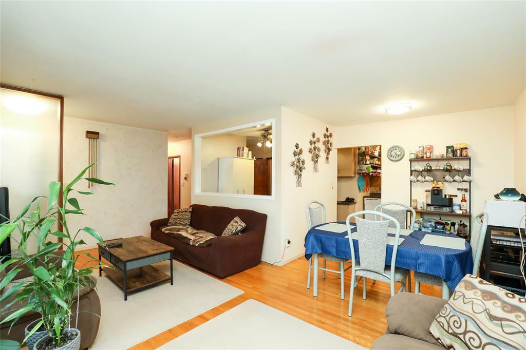 Property Photo:  409 Harold Avenue West  MB R2C 2E1 