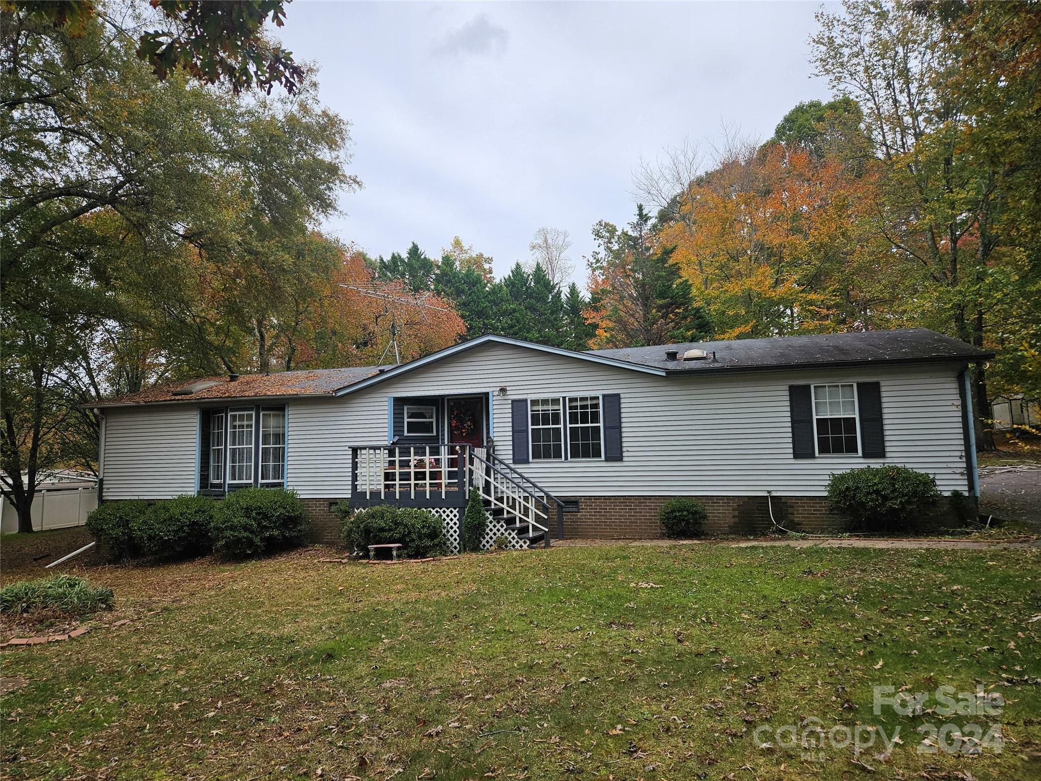 Property Photo:  621 Hill Road  NC 28092 