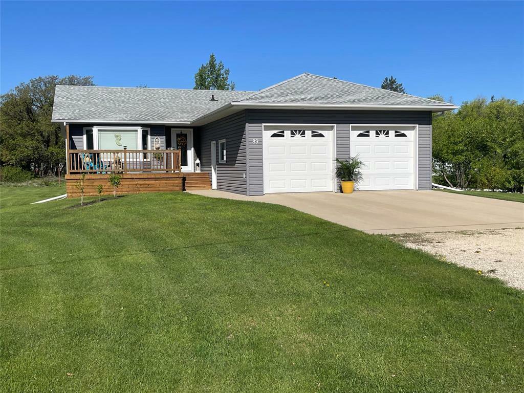 Property Photo: 89 Oak Street MB R0H 1L0