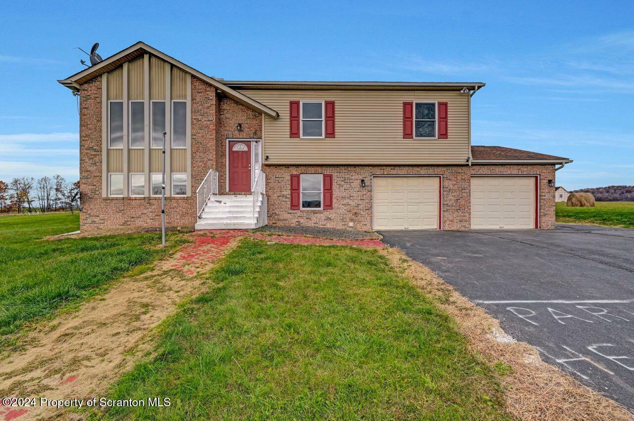 Property Photo:  880 Dickinson Road  PA 18414 