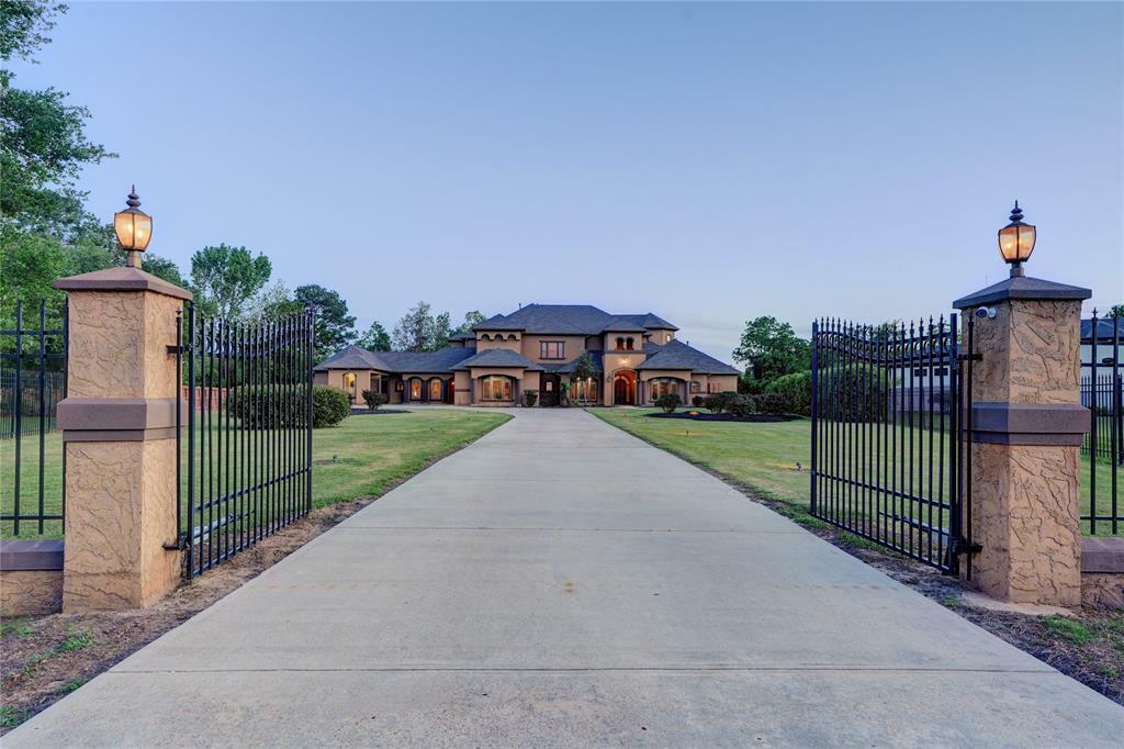 Property Photo:  8027 Spring Village Drive  TX 77389 