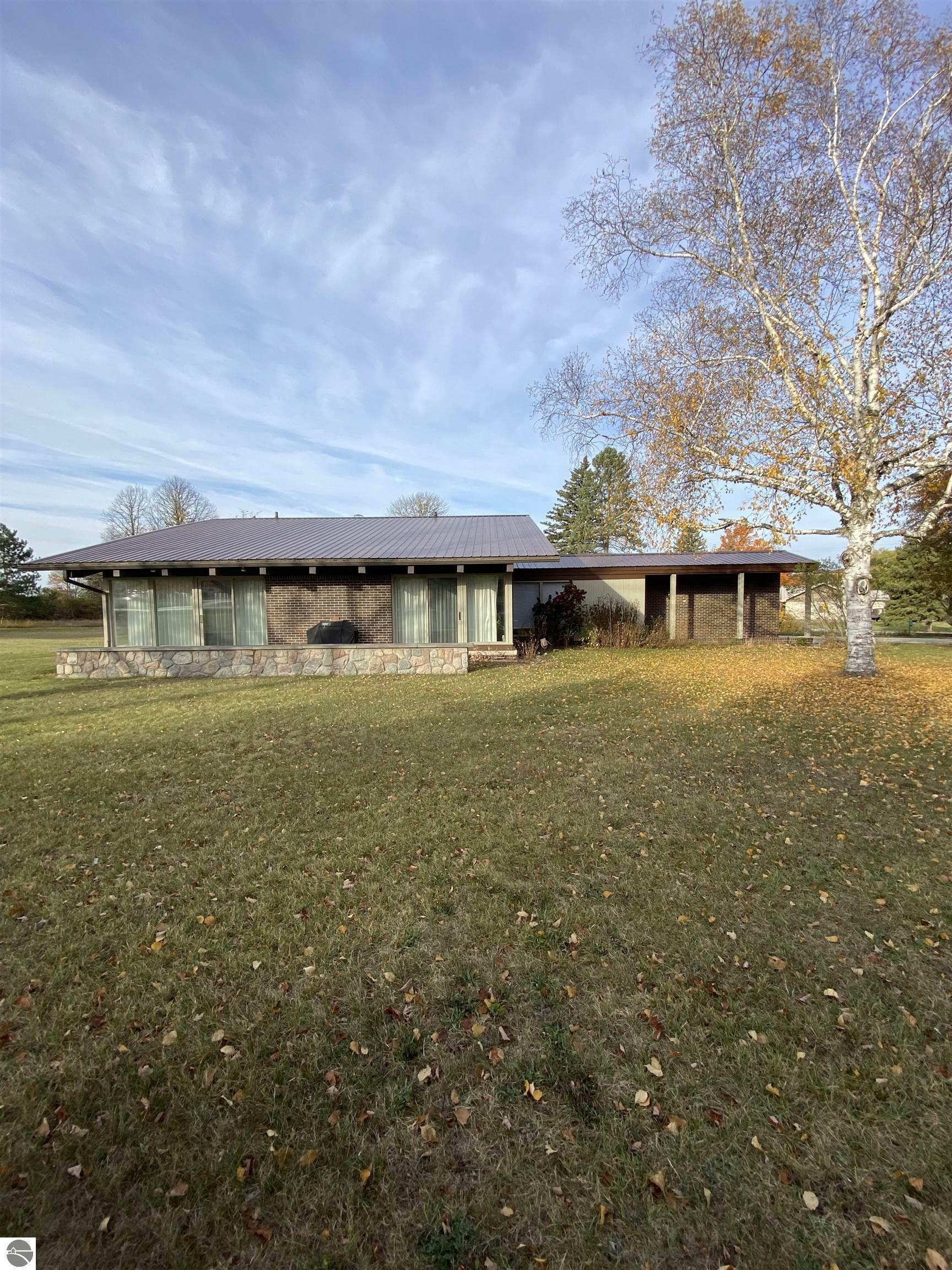 Property Photo:  616 Holiday Drive  MI 49615 