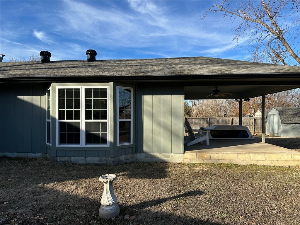 Property Photo:  1105 N Cardinal Drive  AR 72756 