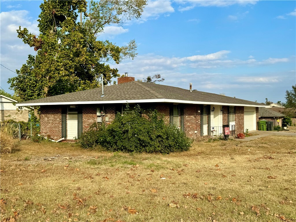 Property Photo:  1109 Pecan Street  AR 72756 