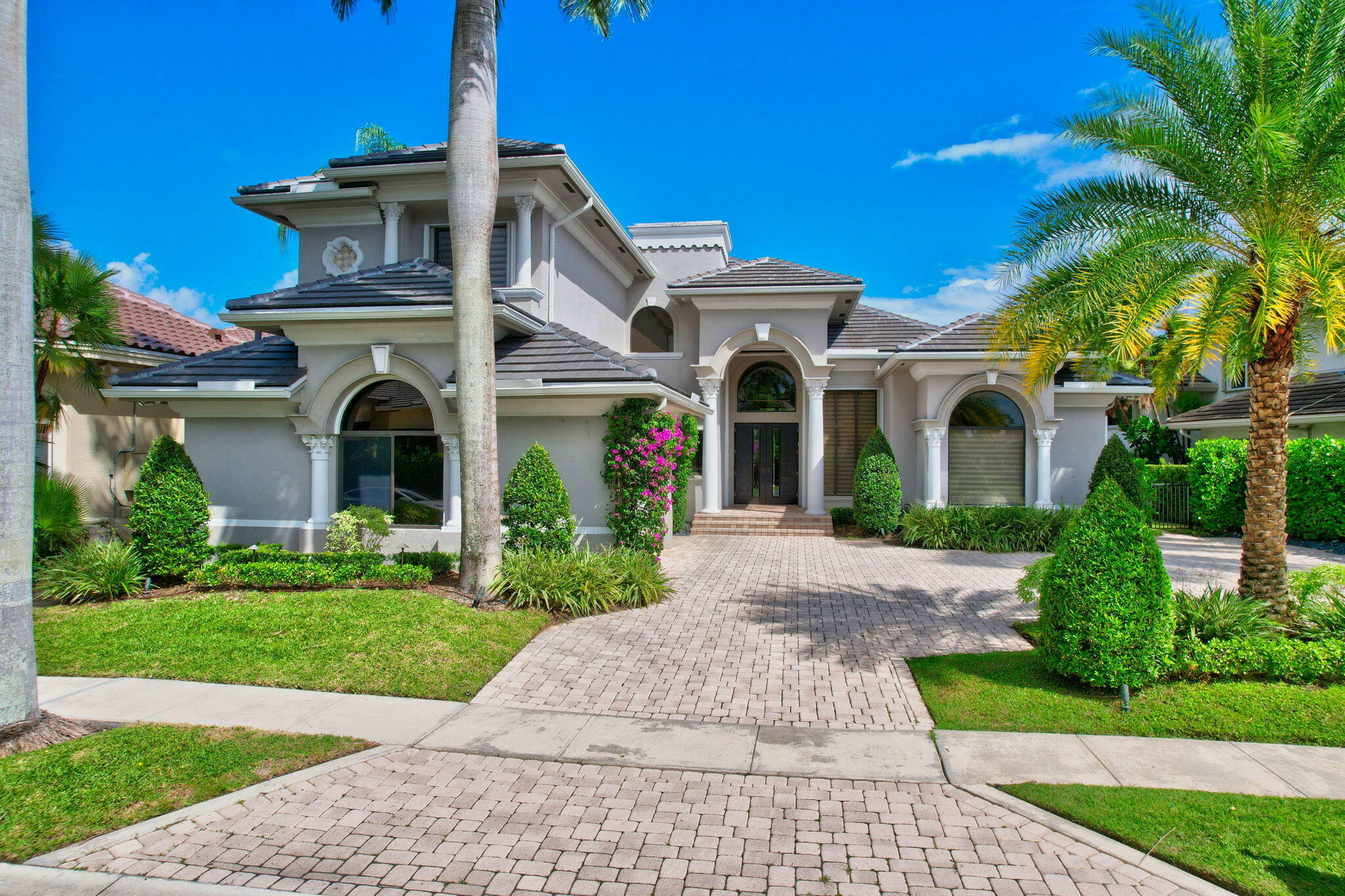 Property Photo:  3871 Landings Drive  FL 33496 