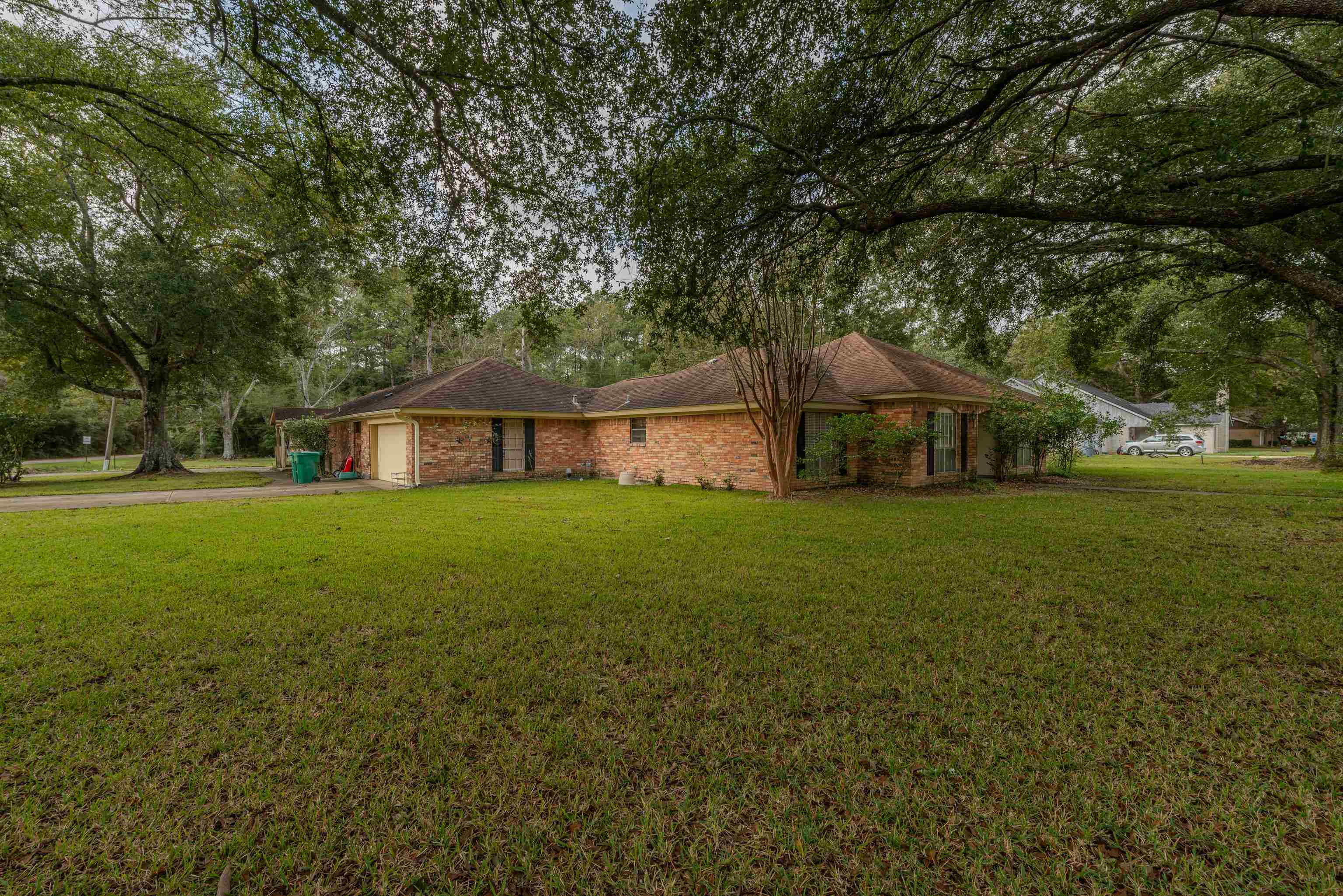 Property Photo:  1421 Browning  TX 77630 