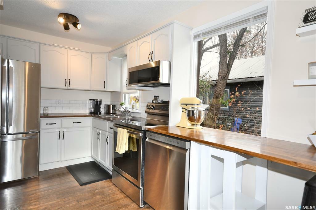 Property Photo:  500 20th Street E  SK S6V 1L3 