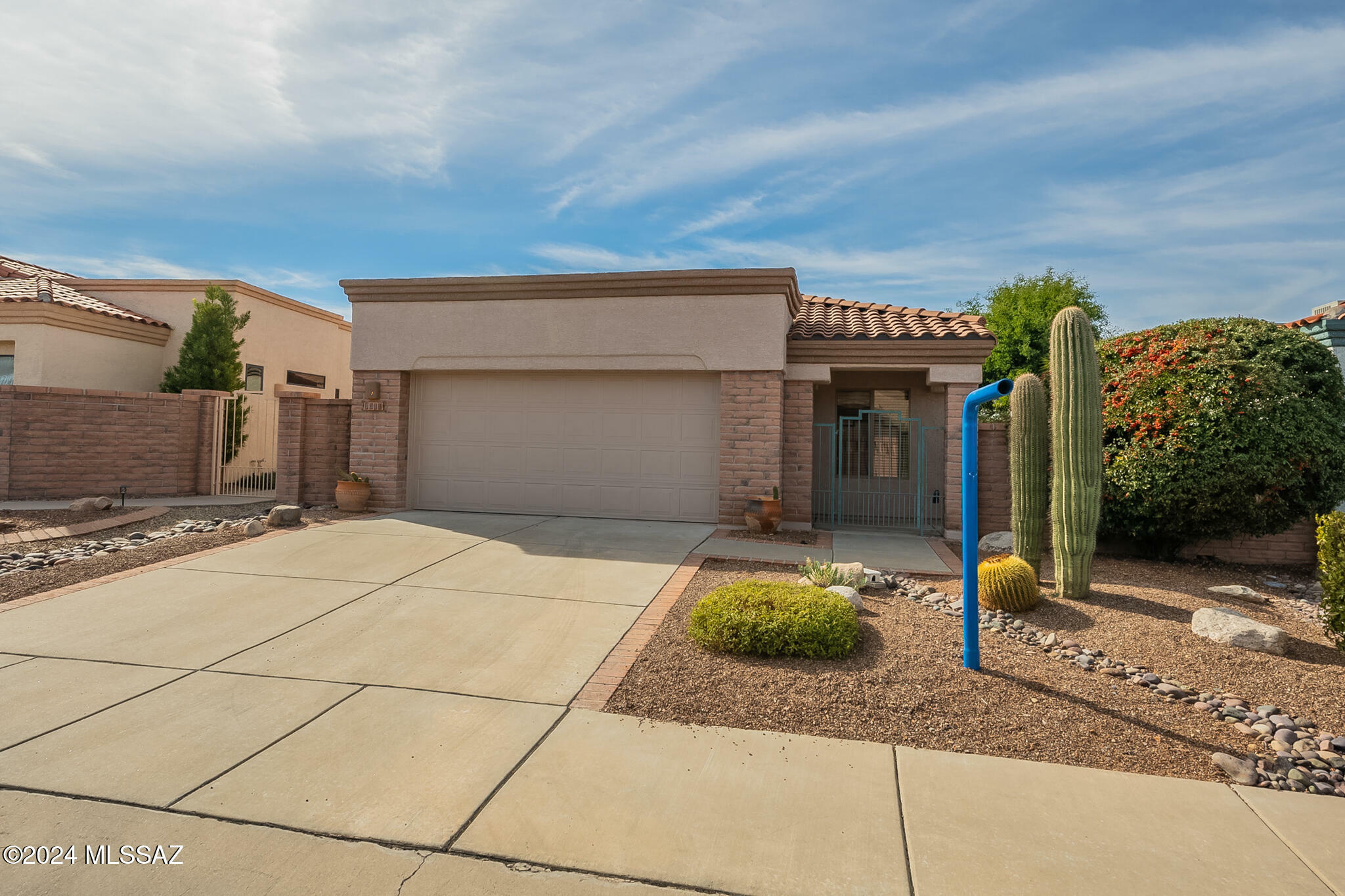 Property Photo:  2041 W Amblemorn Drive  AZ 85614 