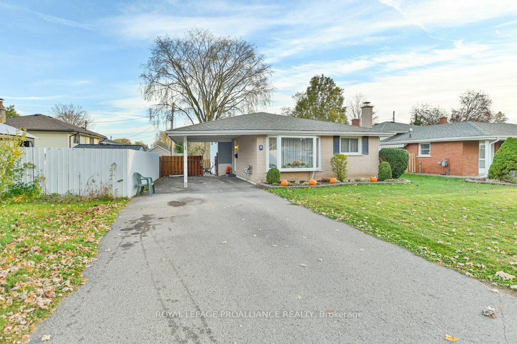 Property Photo:  6 Shoniker Ave  ON K8V 2B5 