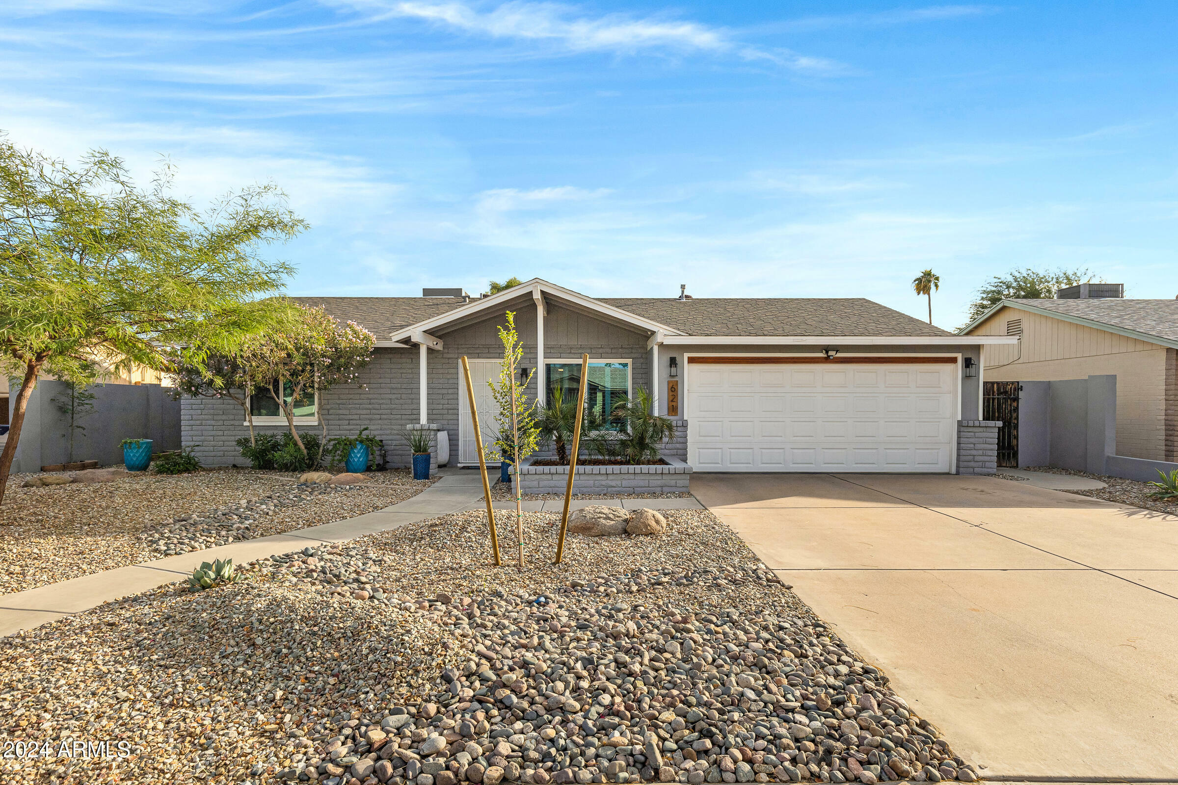 Property Photo:  621 E La Donna Drive  AZ 85283 