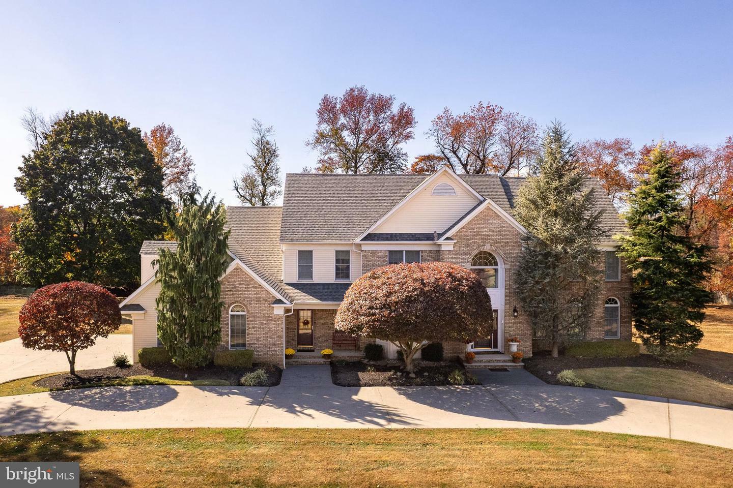 Property Photo:  8 Ireland Brook Drive  NJ 08902 