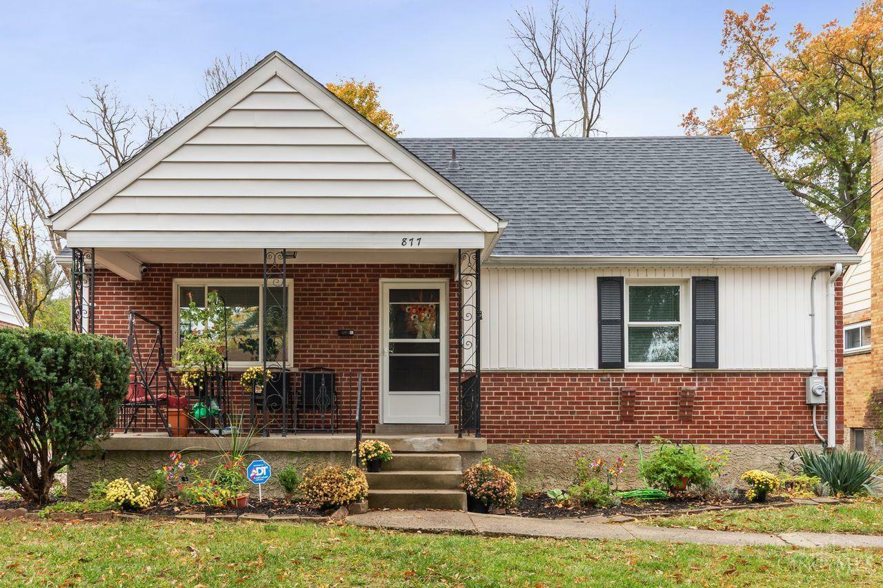 Property Photo:  877 Oakfield Avenue  OH 45224 