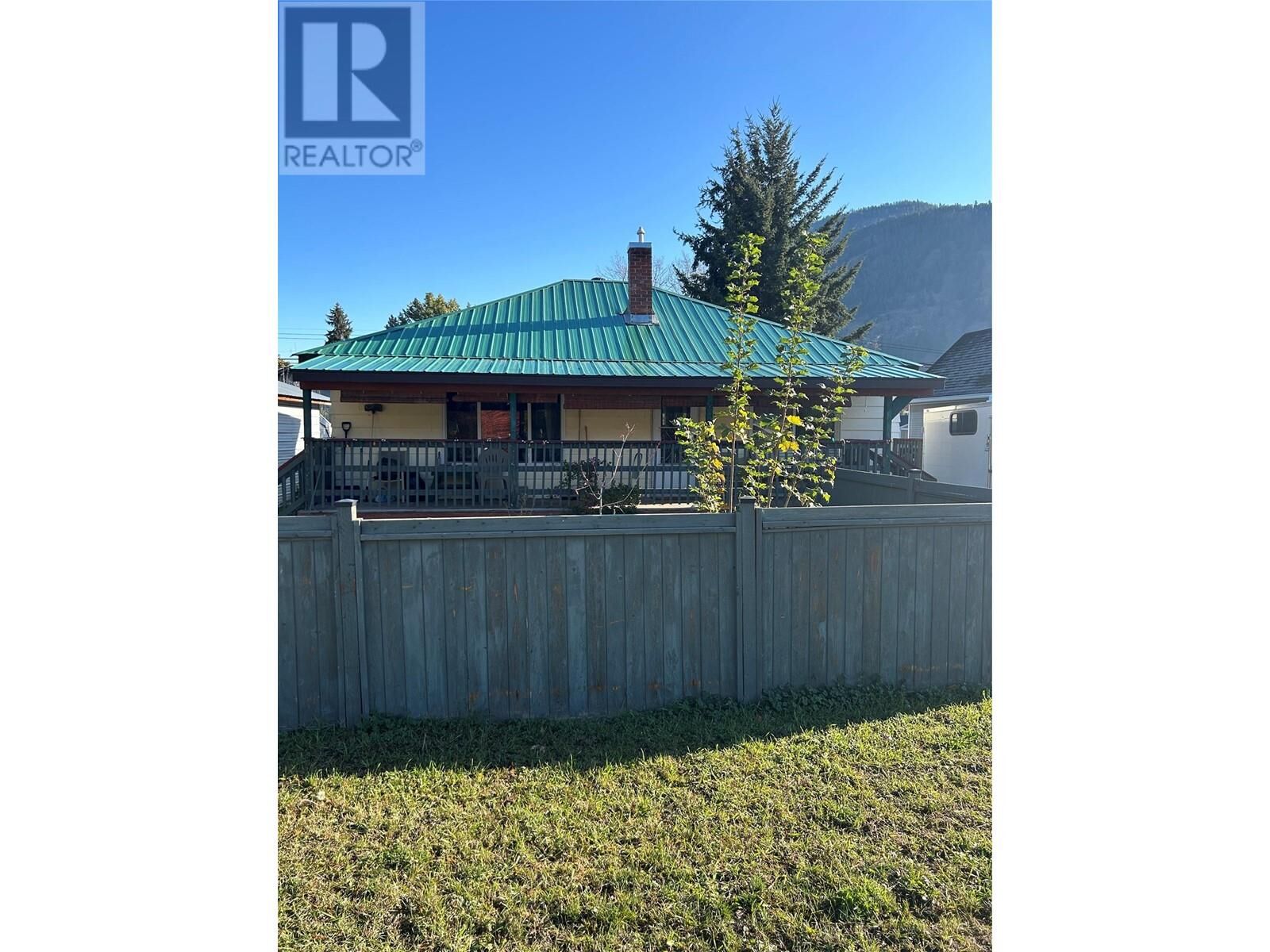 Photo de la propriété:  225 Pine Street  BC V0E 1M0 