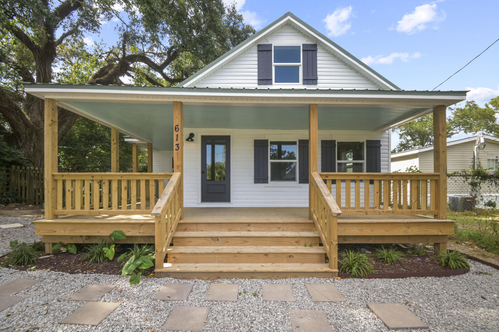 Property Photo:  613 N M Street  FL 32501 