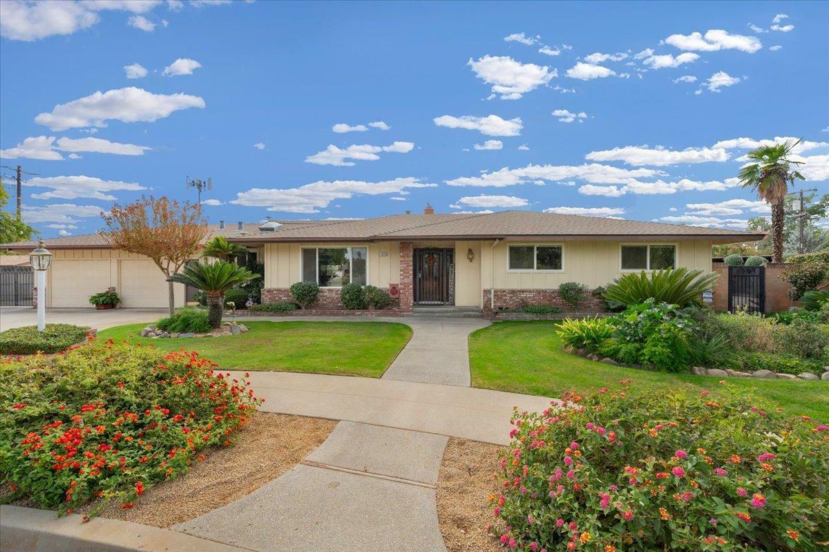 Property Photo:  1071 W Mesa Court  CA 93711 