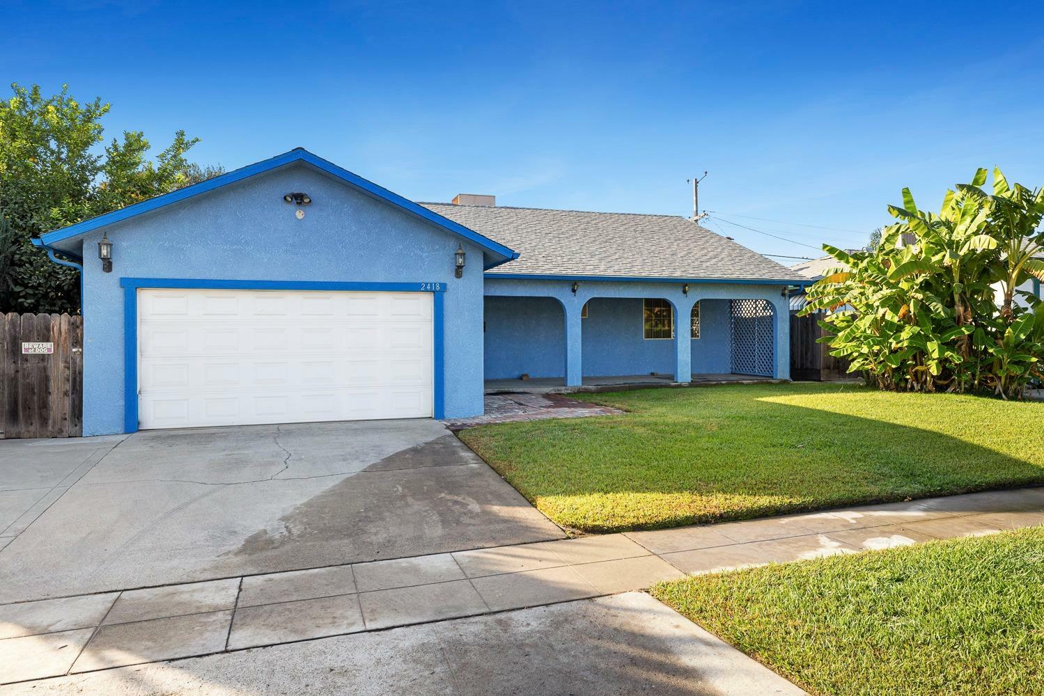 Property Photo:  2418 E Santa Ana Avenue  CA 93726 