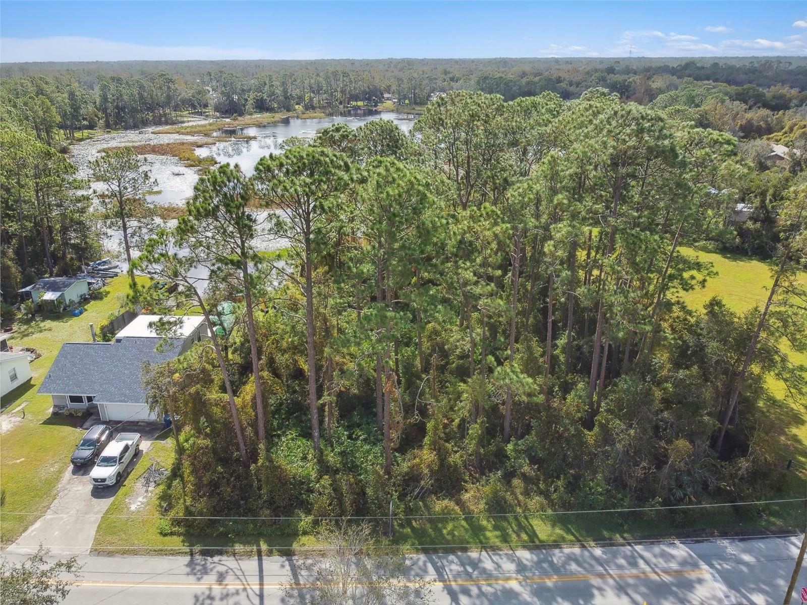 Property Photo:  2417 E Lake Drive  FL 32724 