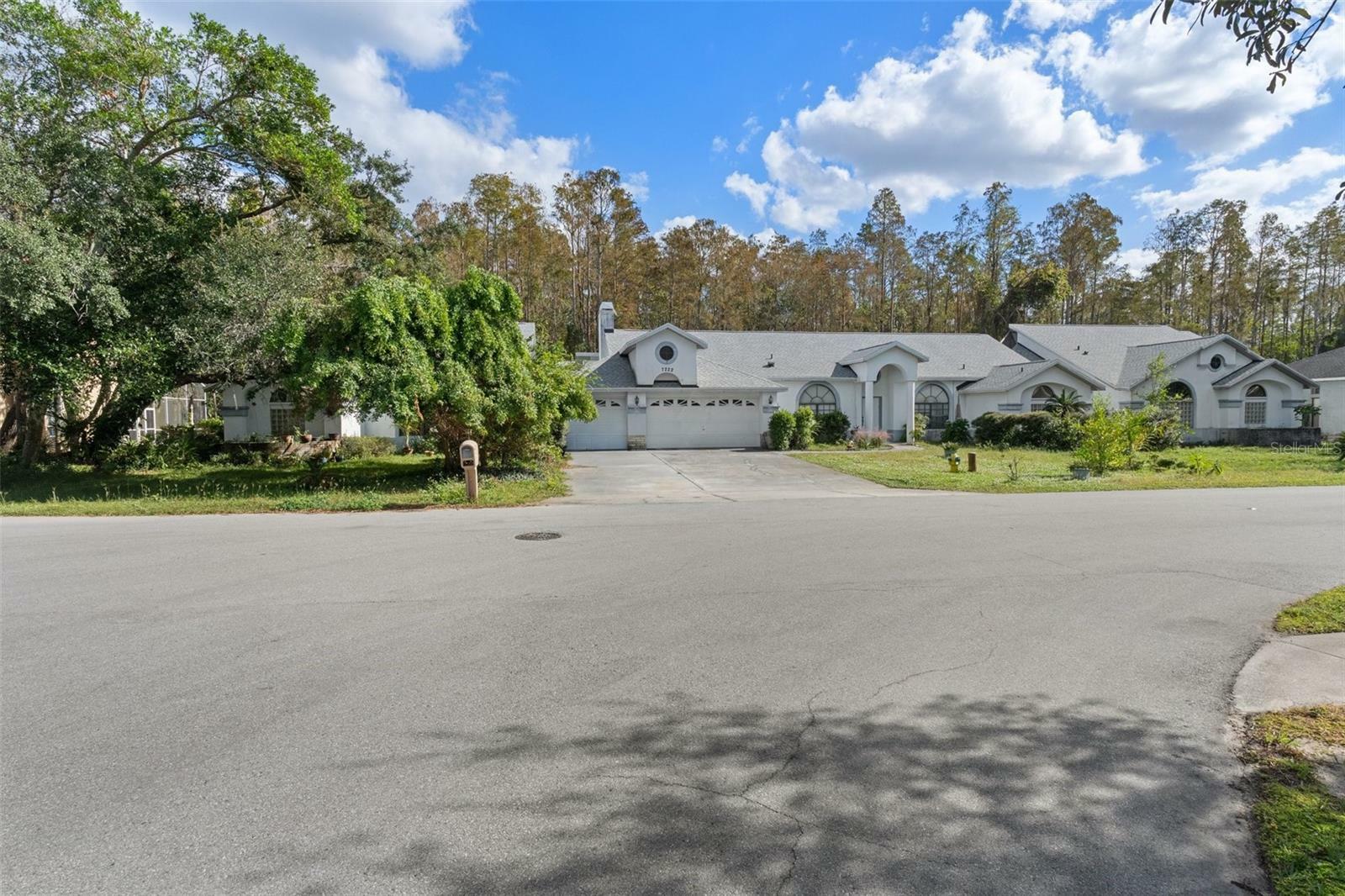 Property Photo:  7222 Auburn Lane  FL 34654 