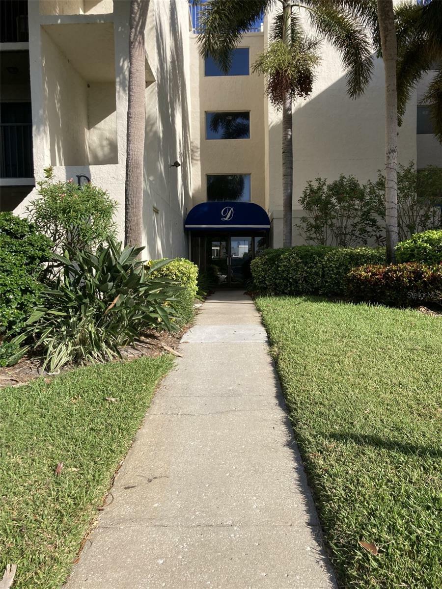 Property Photo:  6116 43rd Street W 101D  FL 34210 