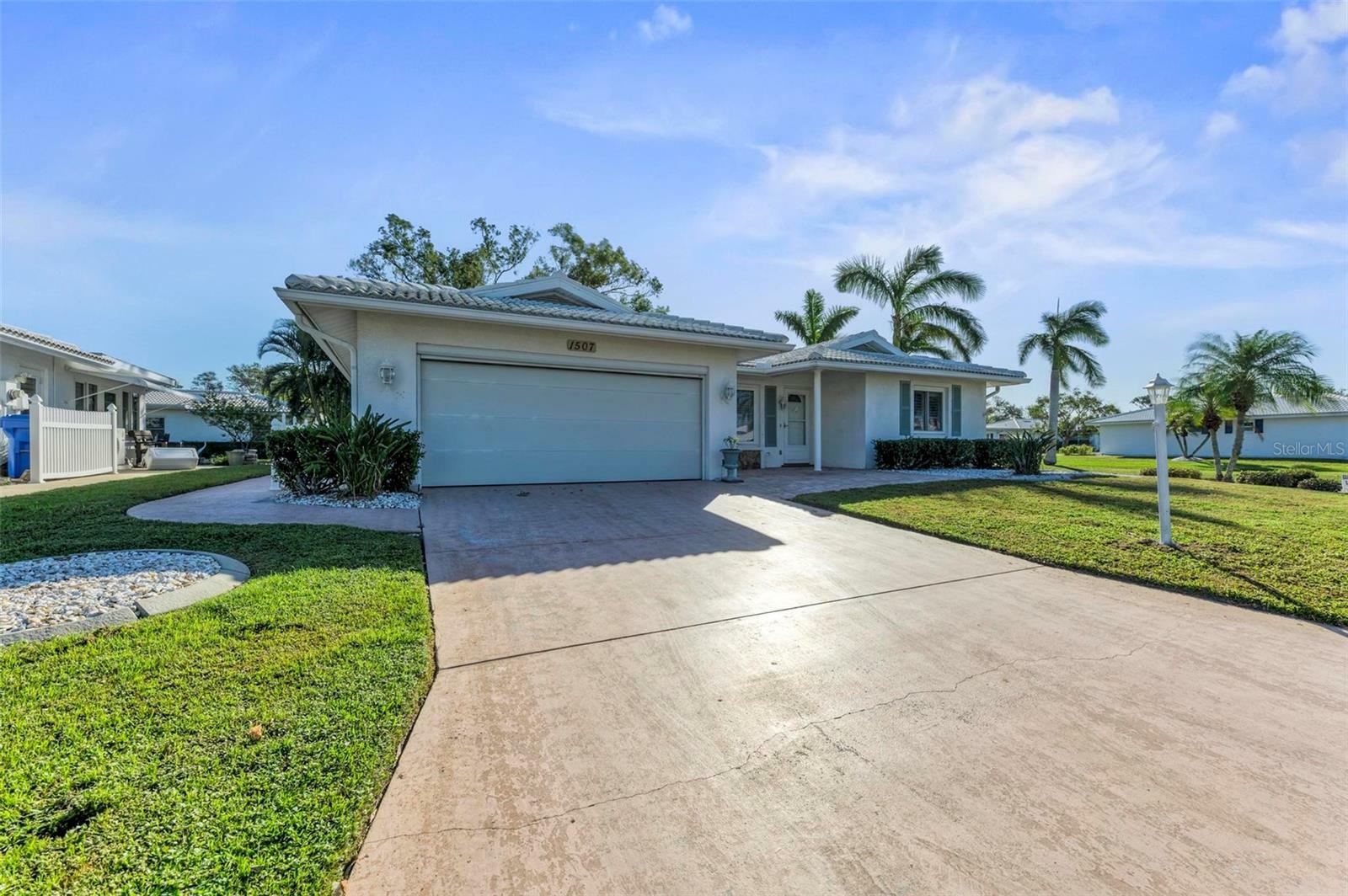 Property Photo:  1507 N Knollwood Drive  FL 34208 