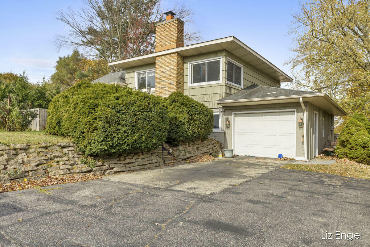 Property Photo:  202 Reynolds Street  MI 49408 