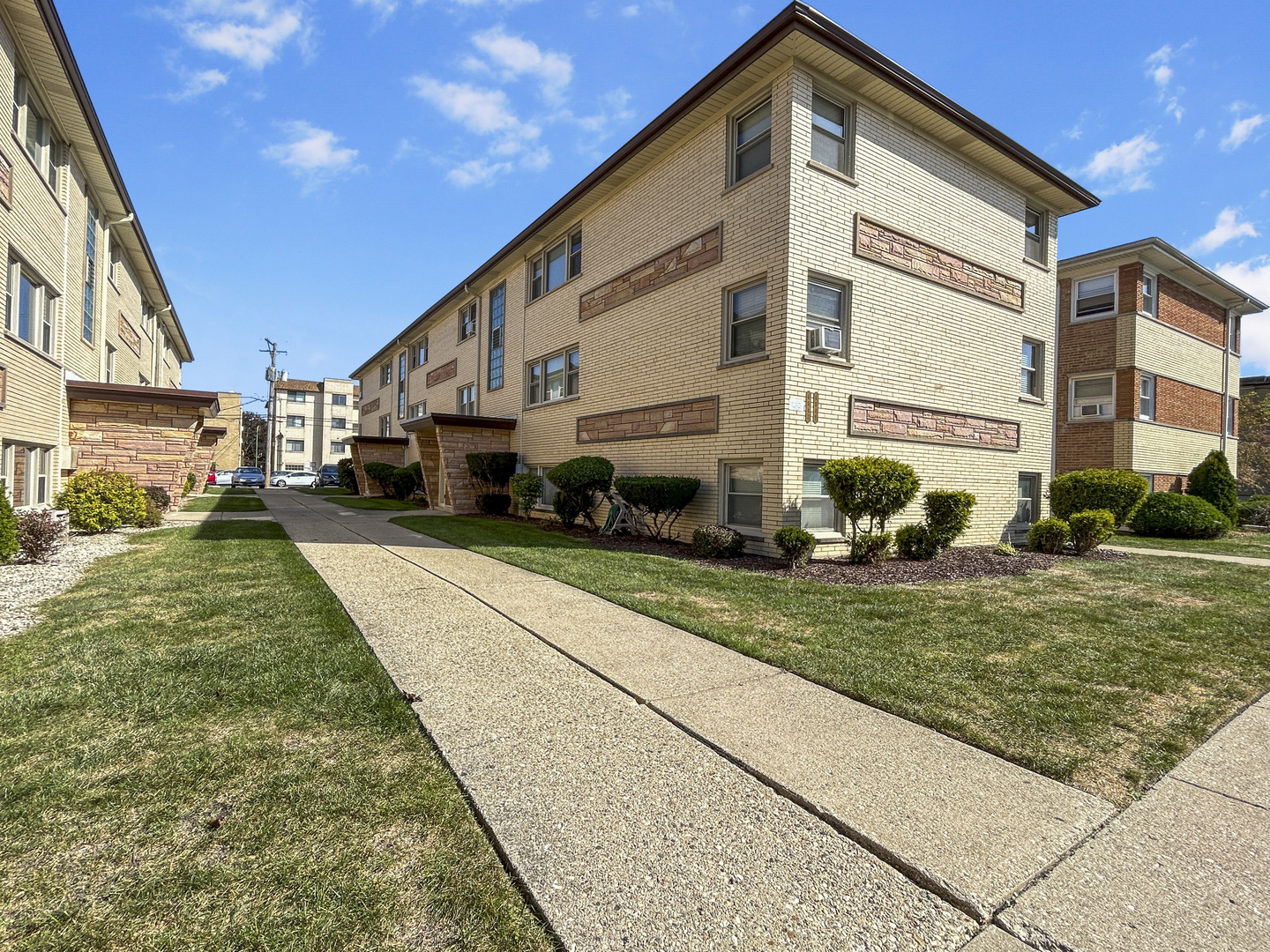 Property Photo: 6847 N Olmsted Avenue 7 IL 60631
