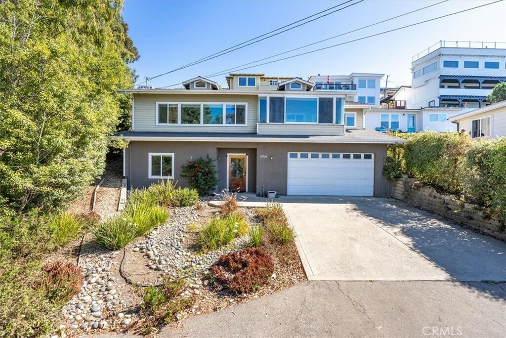 Property Photo:  2702 Koa Avenue  CA 93442 