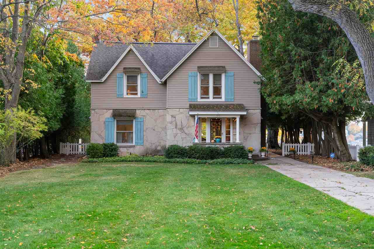 Property Photo:  402 E Dixon  MI 49720-1188 