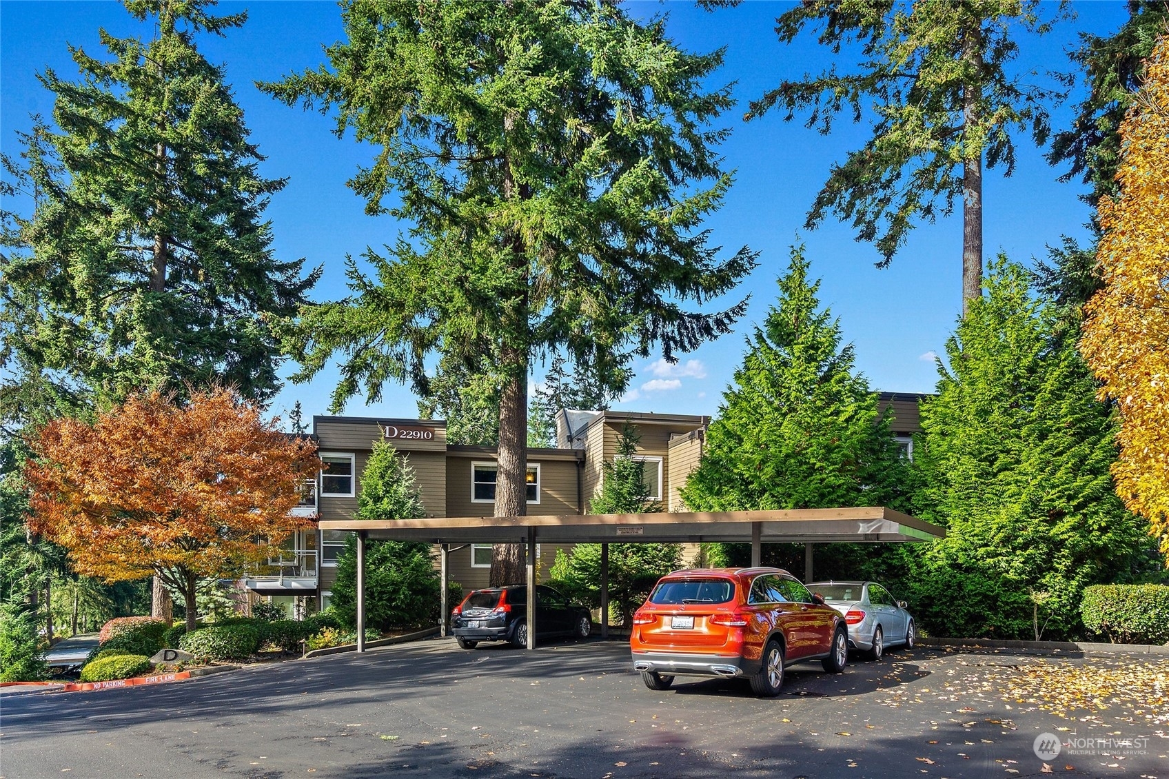 Property Photo:  22910 90th Avenue W D402  WA 98026 