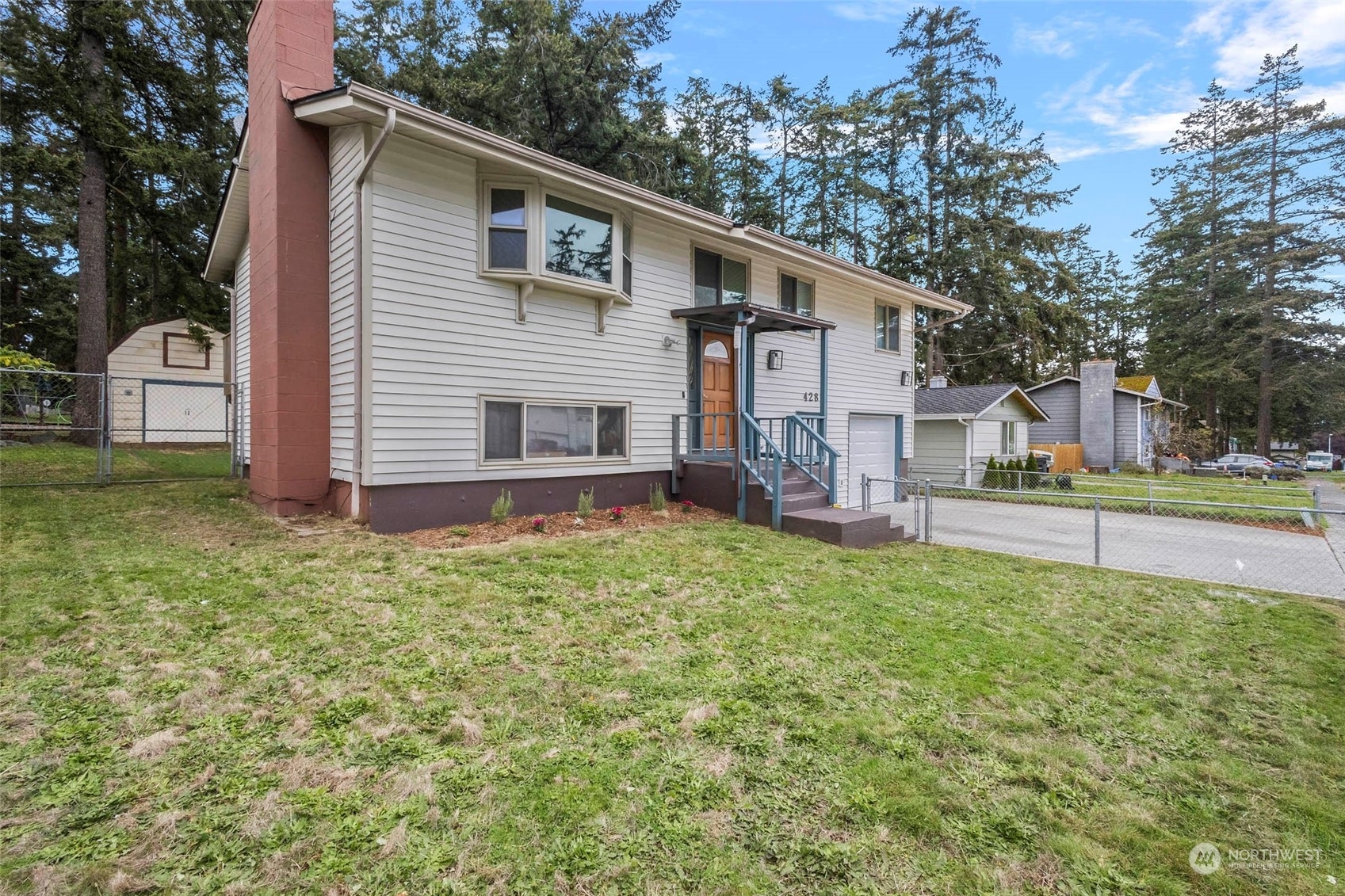 Property Photo:  428 NW 8th Avenue  WA 98277 