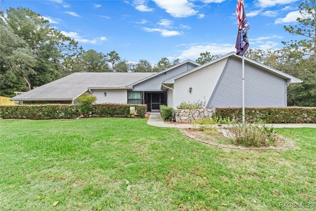 Property Photo:  1091 E Hobart Lane  FL 34442 