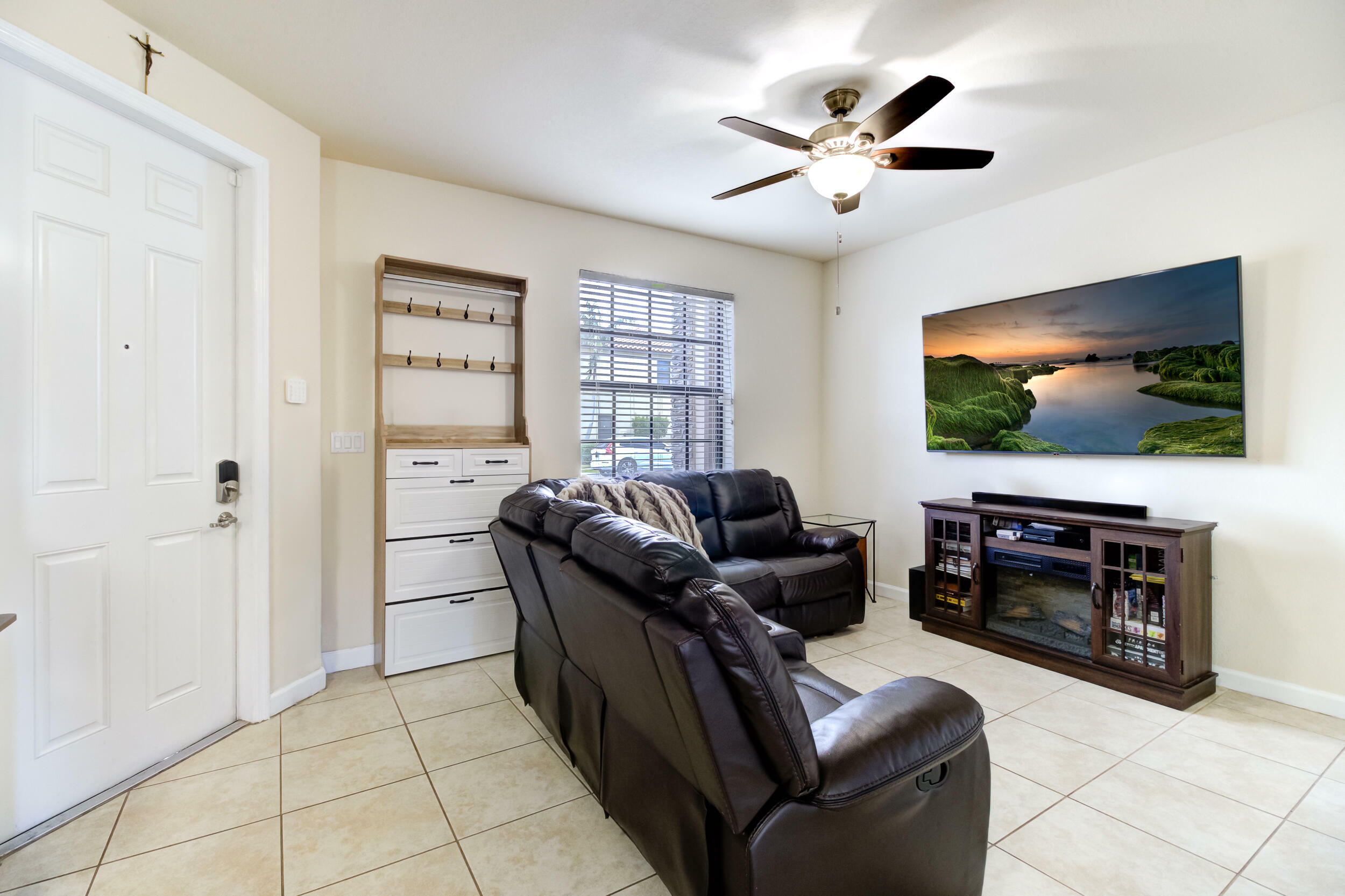 Property Photo:  501 SE 32nd Terrace  FL 33033 