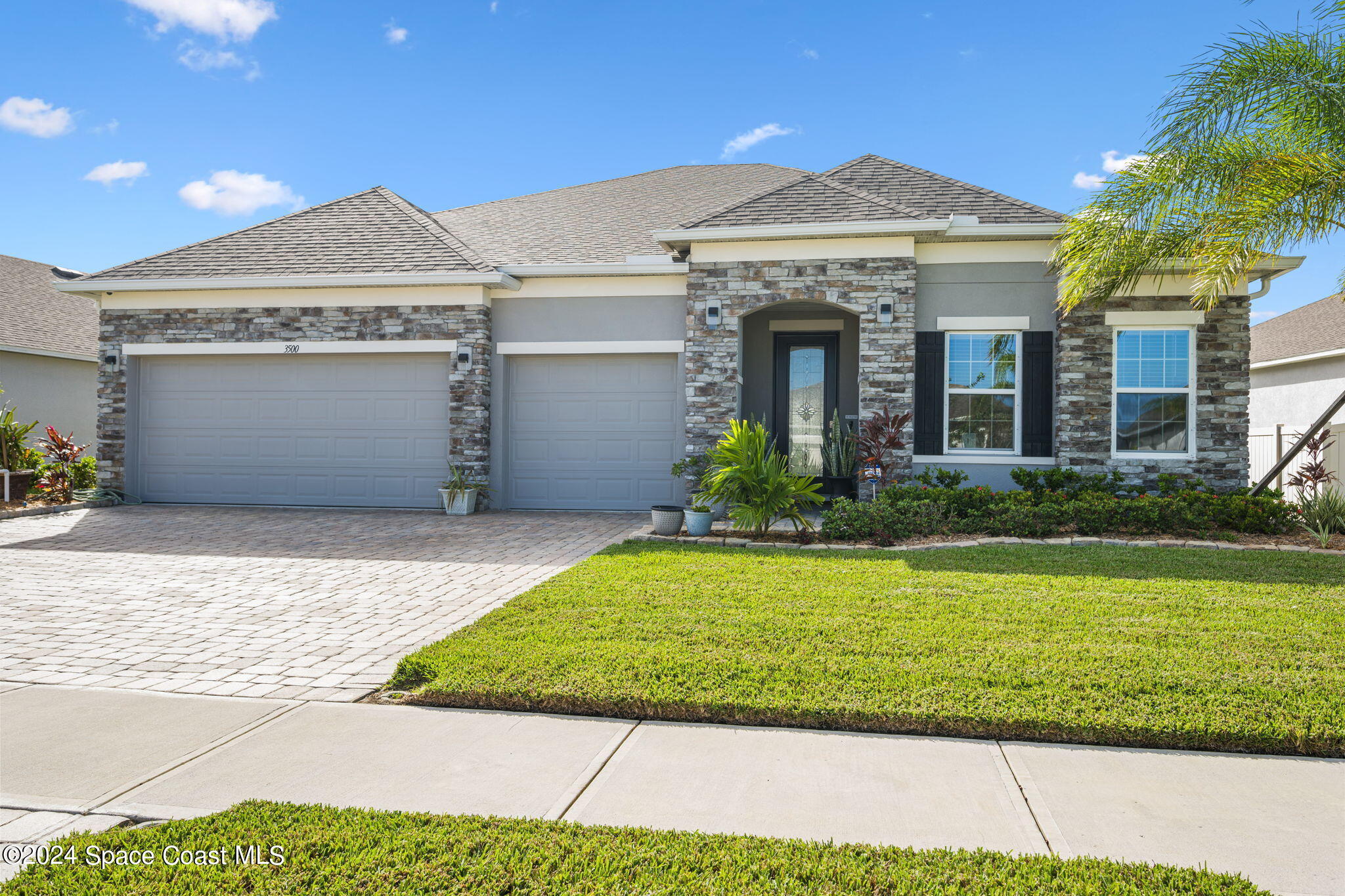 Property Photo: 3500 Rixford SE FL 32909