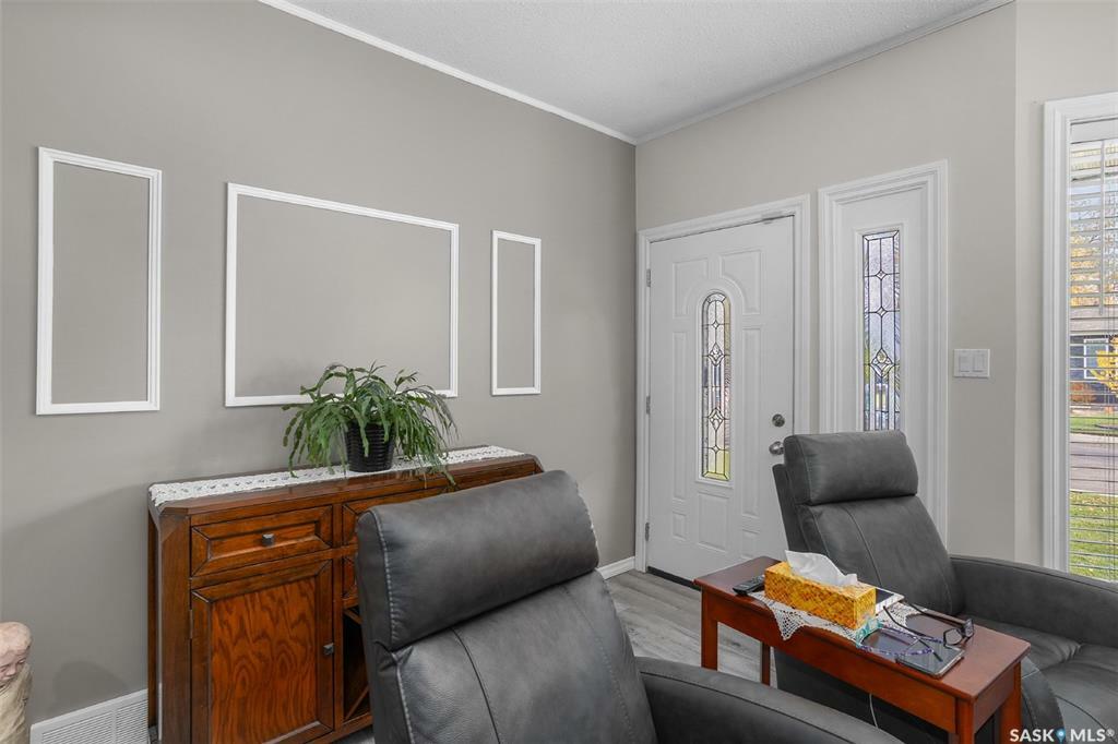 Property Photo:  54 Henigman Place  SK S7M 4L8 