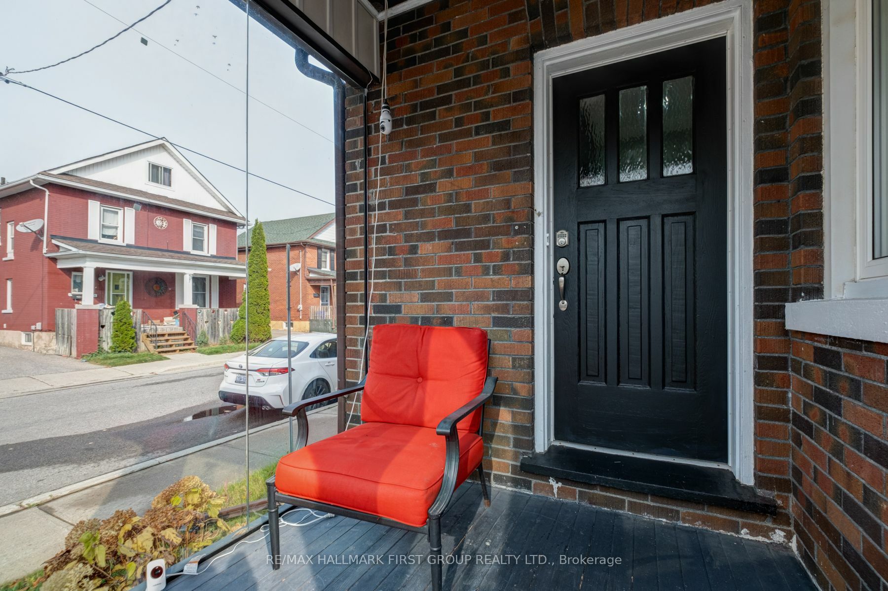 Property Photo:  62 Harold St  ON L1H 4Y3 