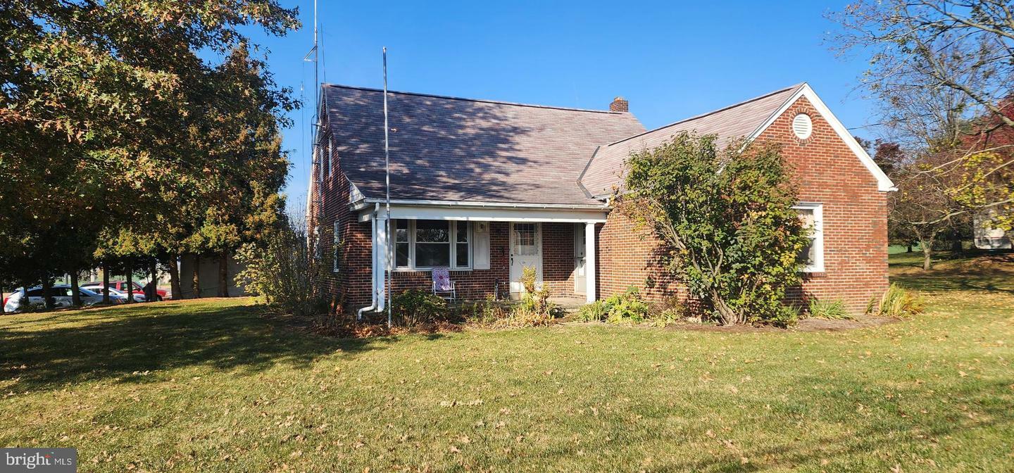 Property Photo:  306 Central Manor Road  PA 17554 