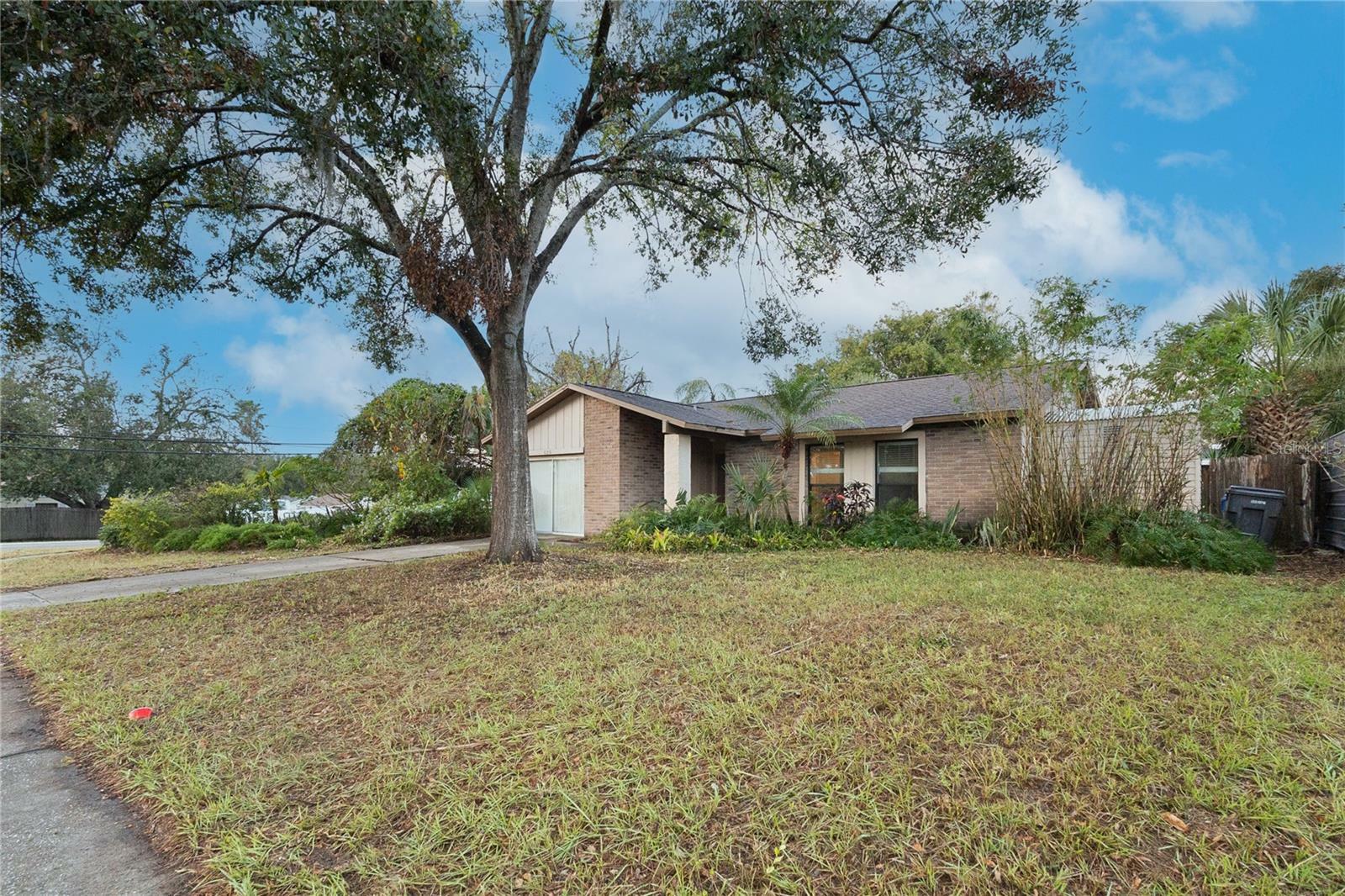 Property Photo:  609 Missionwoode Drive  FL 33584 