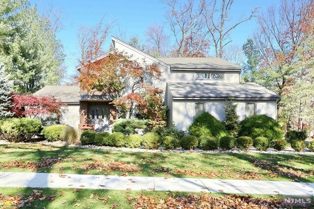 12 Bellgrove Drive  Mahwah NJ 07430 photo