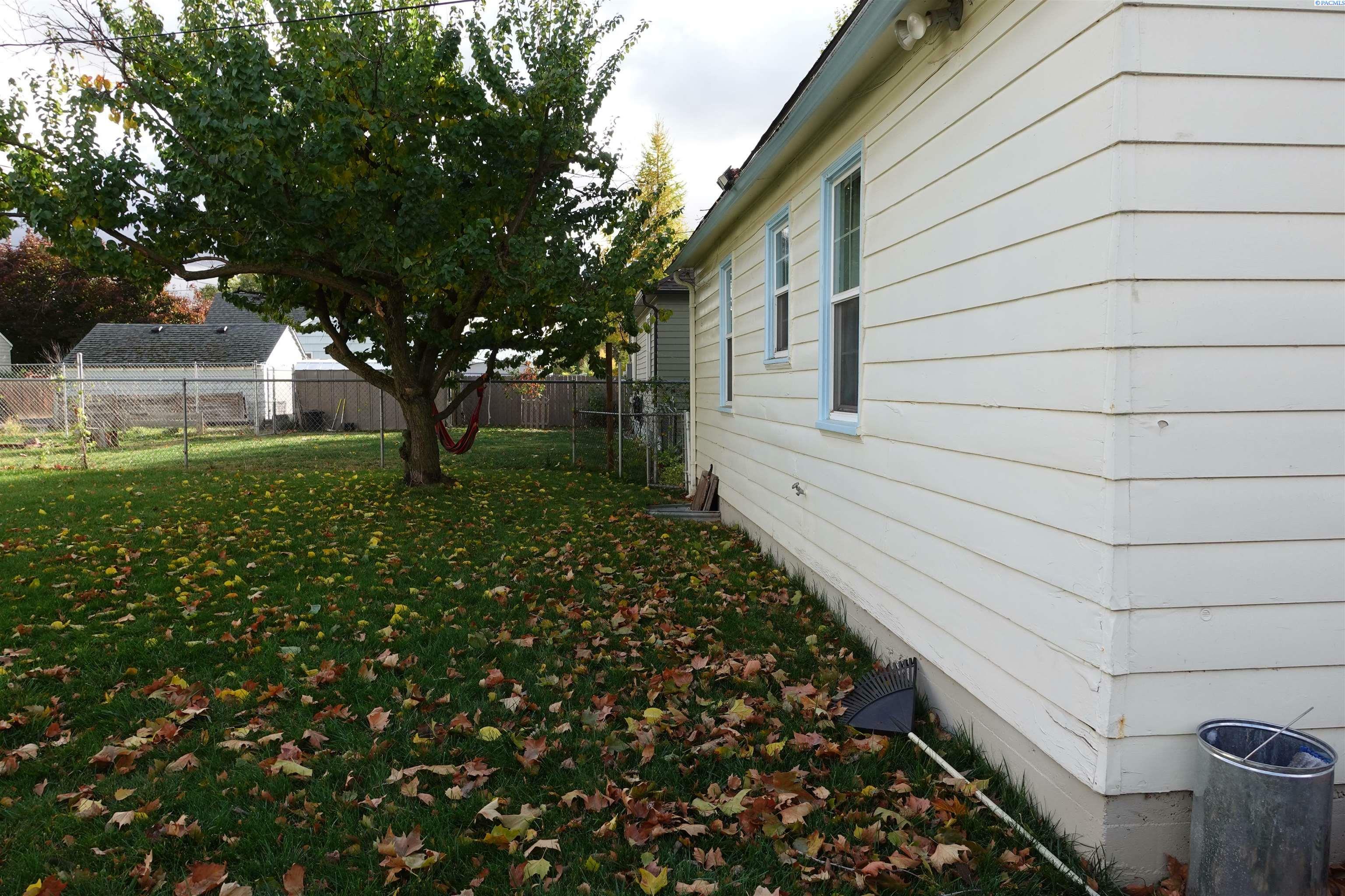 Property Photo:  609 Holly St  WA 99336-3515 