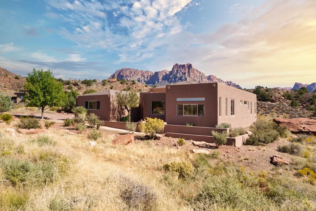 Property Photo: 2702 Hopi Cir UT 84767