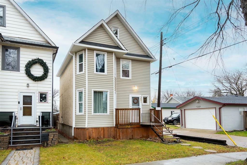 Property Photo:  307 Harvard Avenue West  MB R2C 1Y7 