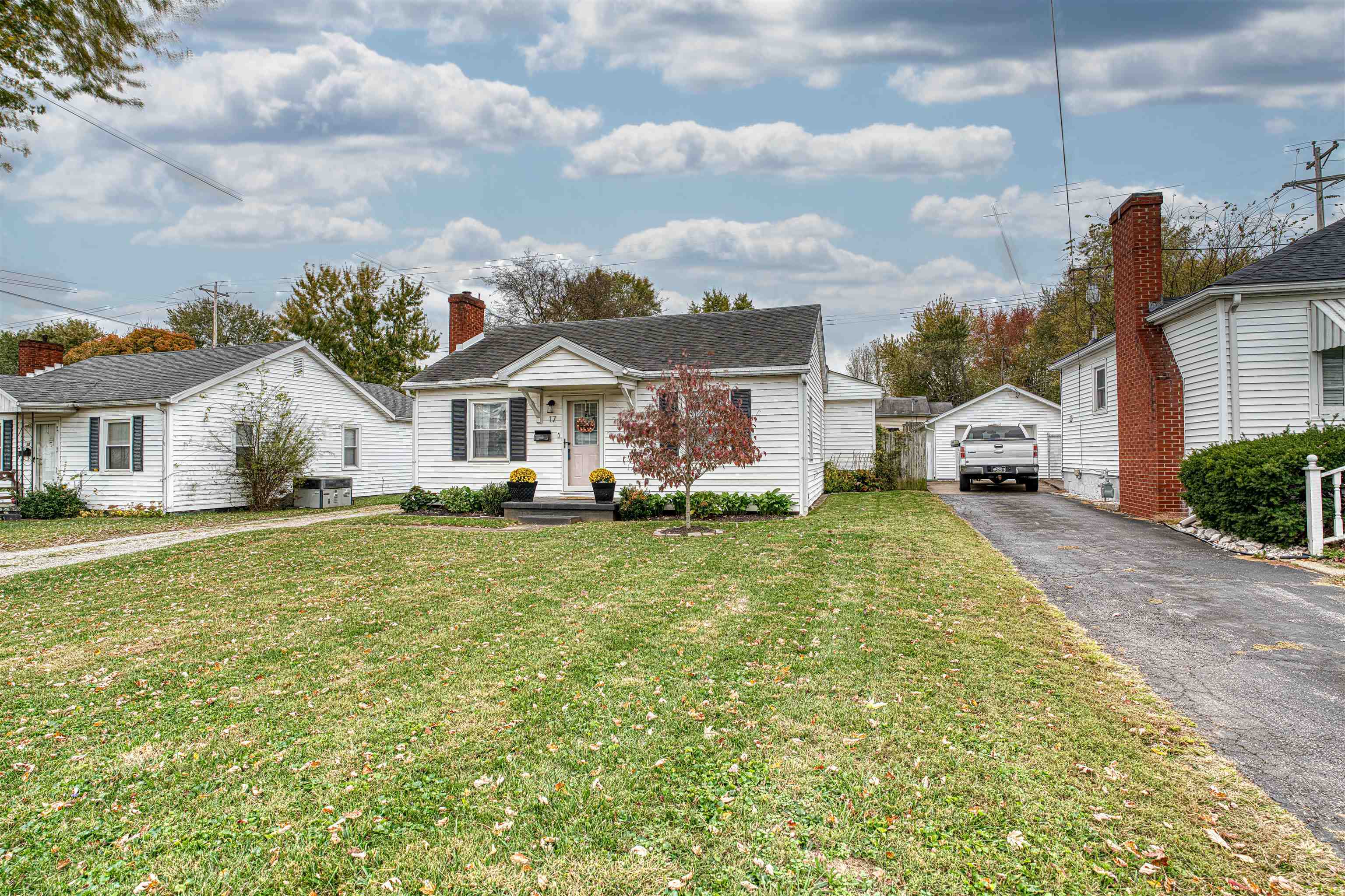 Property Photo:  17 Holliday Court  KY 42420 