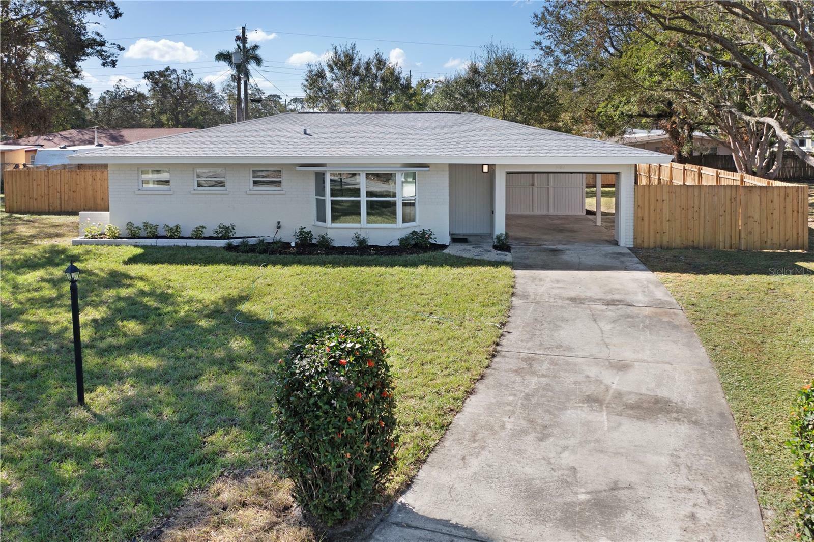 Property Photo:  3884 Nottingham Circle  FL 34235 