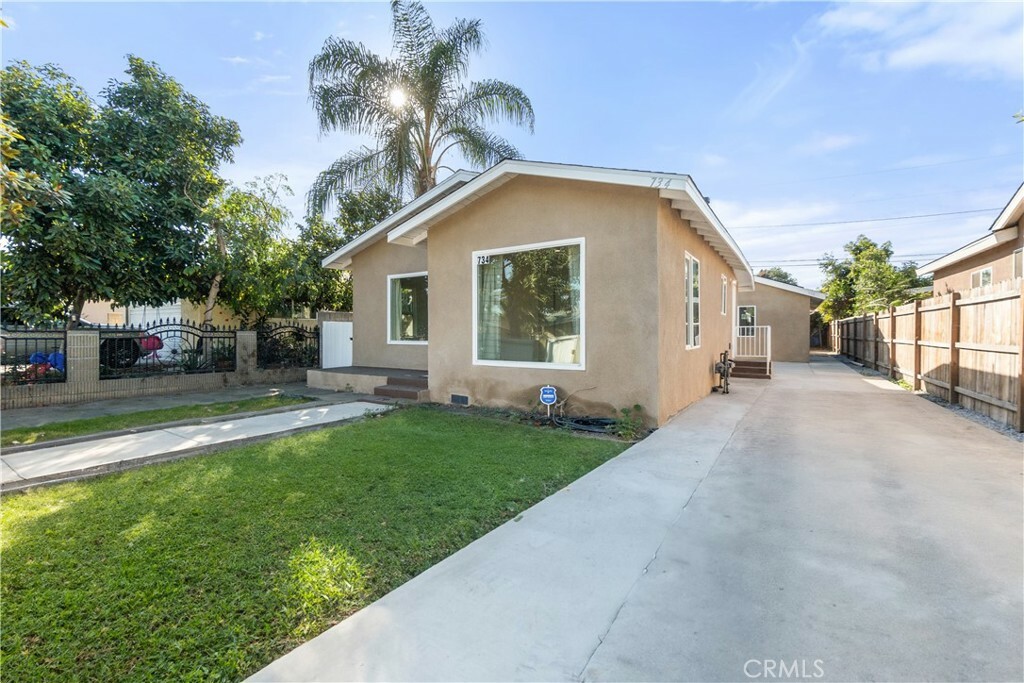 Property Photo:  734 W 139th Street  CA 90222 