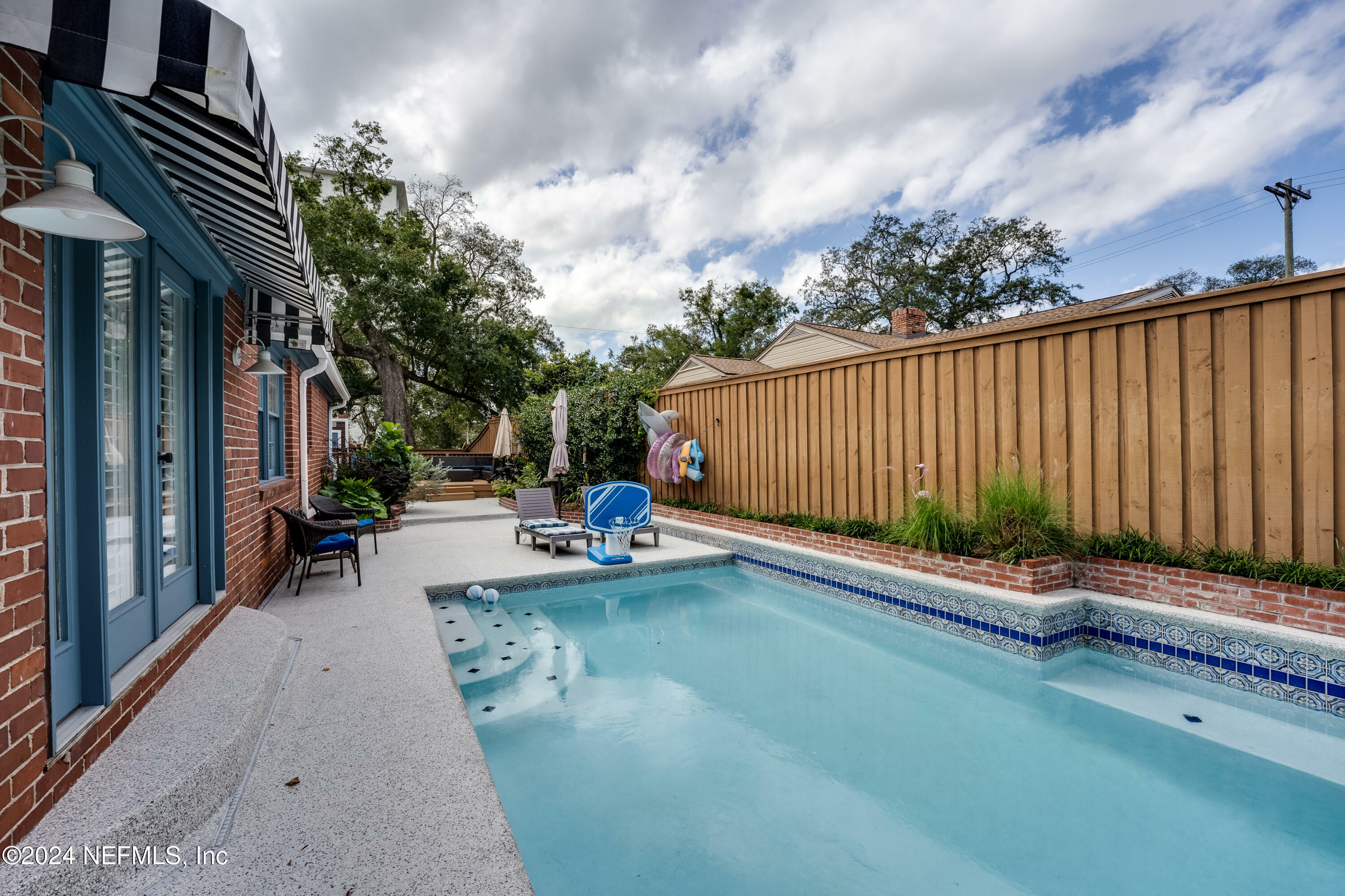 Property Photo:  3917 Dupont Circle  FL 32205 