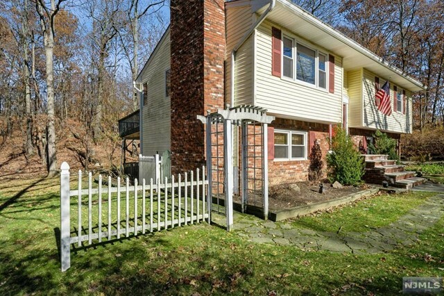 Property Photo:  21 Elm Tree Road  NJ 07422 