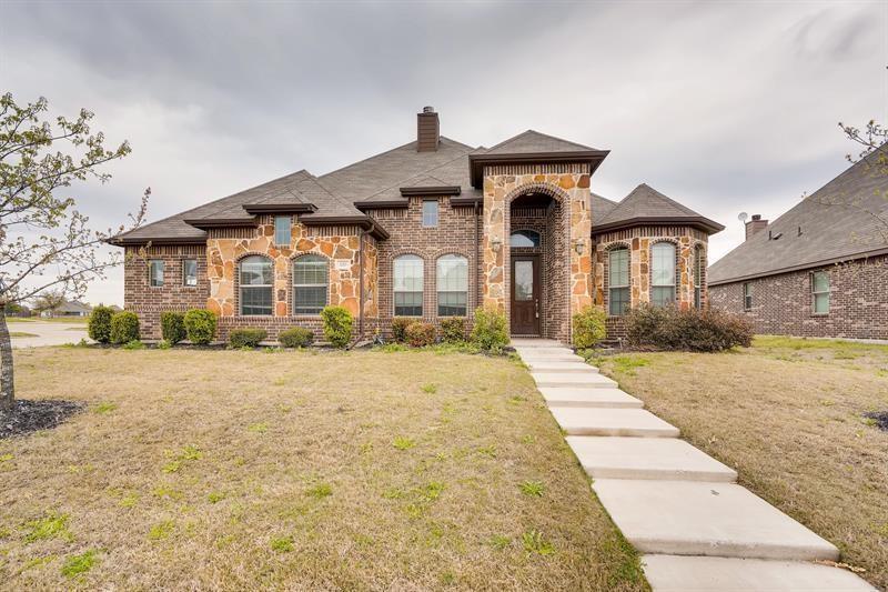 Property Photo: 120 Stallion Street TX 75165