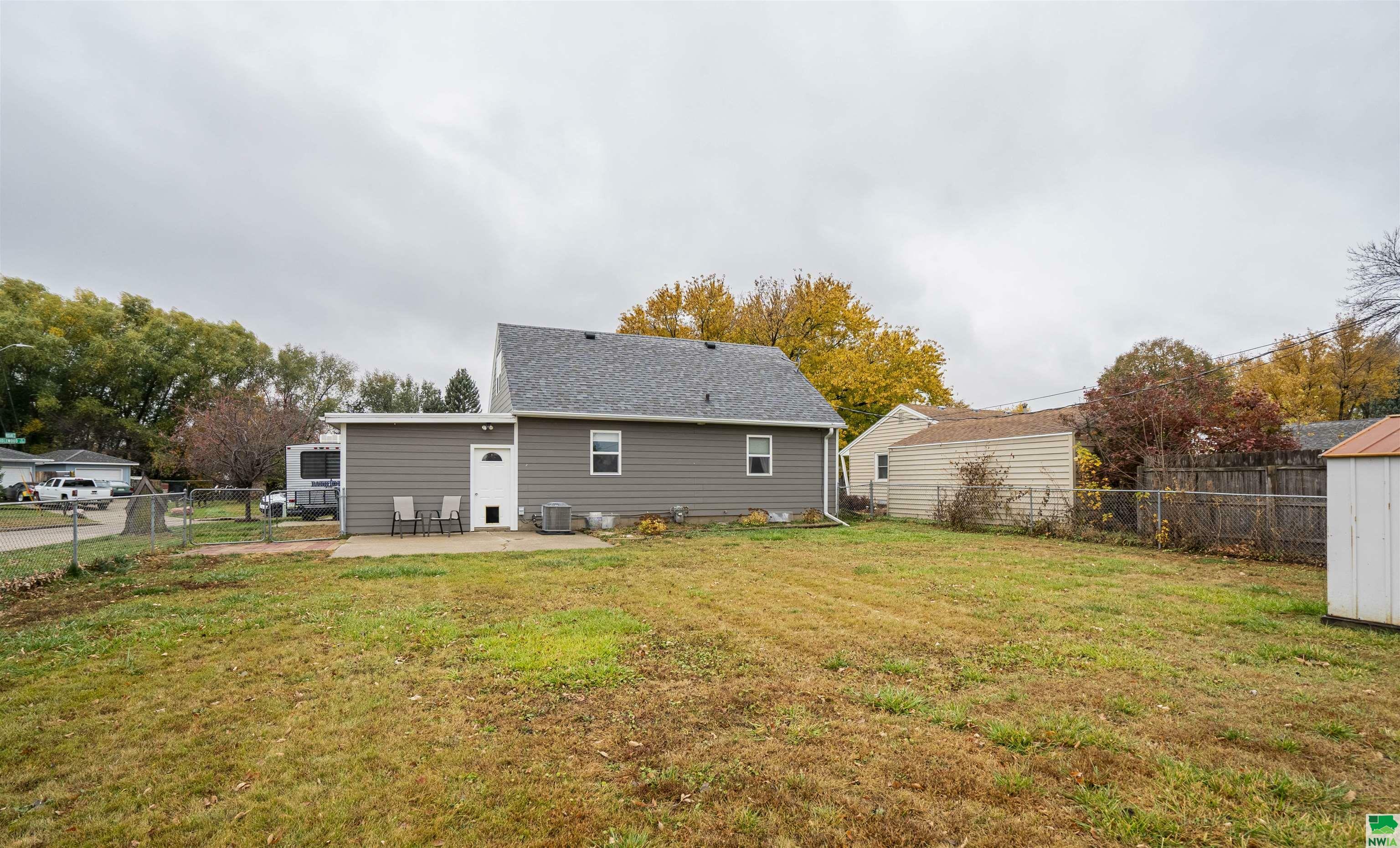 Property Photo:  3200 Idlewood Street  IA 51104 